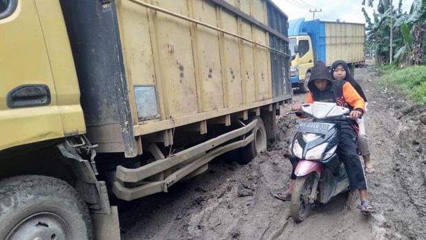 Kondisi kerusakan jalan di Tanjung Jabung Timur (dok. Istimewa)