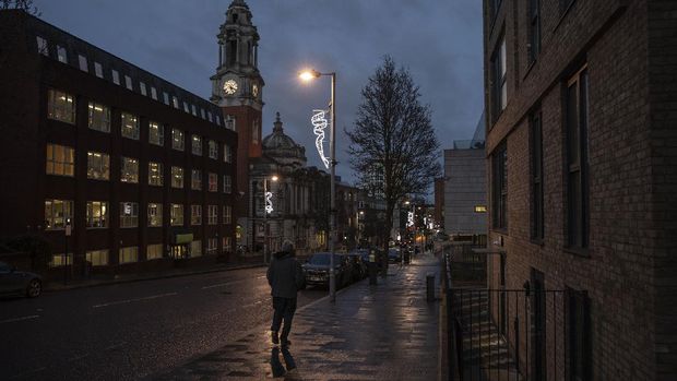 Inggris kembali melakukan lockdown usai ditemukannya varian baru virus Corona di negara tersebut. Kota London pun kembali sepi dari aktivitas warga.