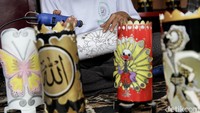 Pembeli lampu hias ini pun berasal dari berbagai daerah di Indonesia, mulai dari kawasan Jabodetabek hingga Palembang.