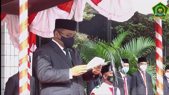 Menag Yaqut jadi inspektur upacara Hari Amal Bakti Kemenag ke-75 (Screenshot YouTube Kemenag RI0