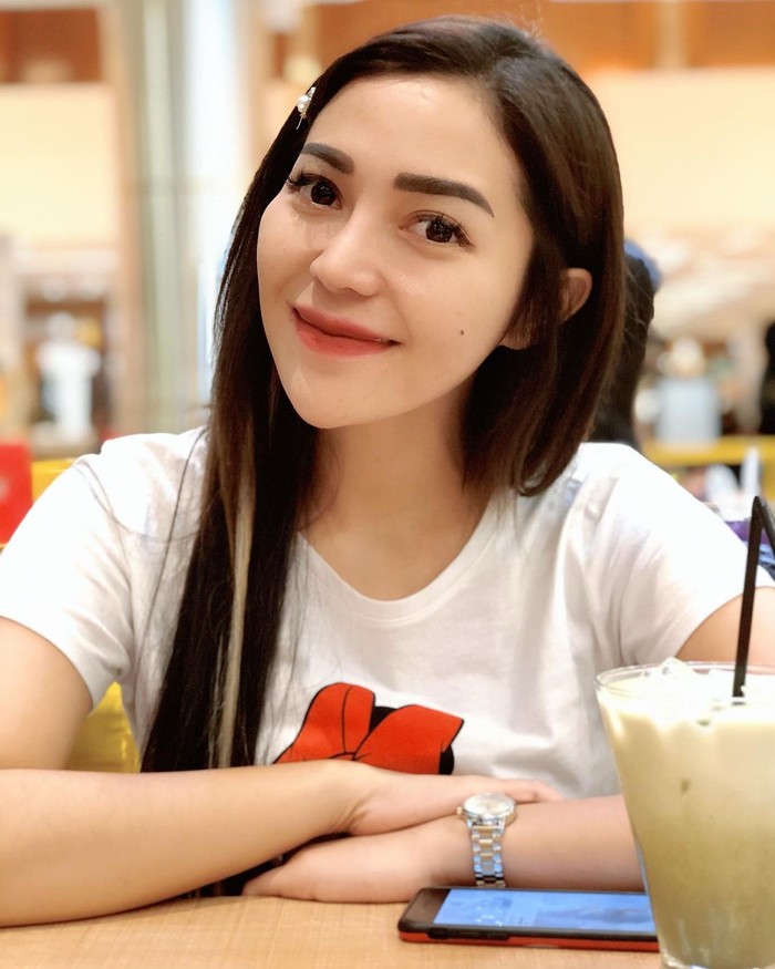 Mengenang Chacha Sherly, Pedangdut yang Hobi Makan Daging Panggang