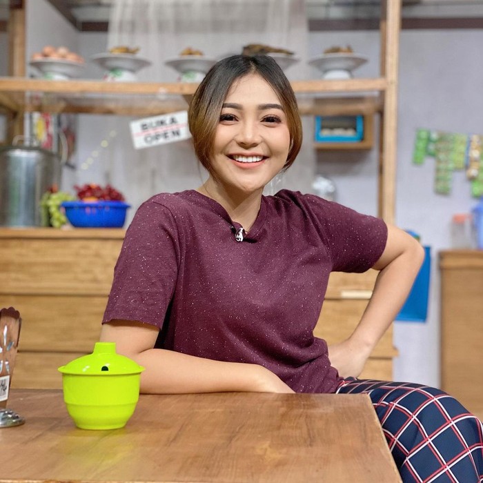 Mengenang Chacha Sherly, Pedangdut yang Hobi Makan Daging Panggang Mengenang Chacha Sherly, Pedangdut yang Hobi Makan Daging Panggang