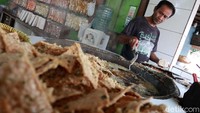 Asep menyebut, dirinya lebih baik mendapatkan untung sedikit daripada kehilangan konsumen.