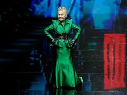 Wuhan Gelar Fashion Show Setahun Setelah Corona, Modelnya Wanita Usia Senja