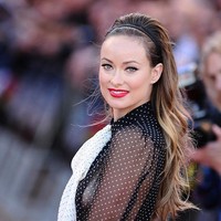 Setelah punya banyak pengalaman berakting, Olivia menjajal menjadi sutradara. Dalam film Don’t Worry Darling yang disutradarainya ia memilih Harry Styles sebagai salah satu aktornya. Tampaknya dari situlah cinta keduanya bersemi.  Foto: Getty Images