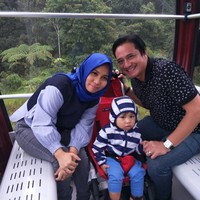 Setelah dua tahun menjadi duda, mantan suami Venna Melinda, Ivan Fadila, memilih untuk kembali menikah lagi. Pada September 2016 saat usia Ivan sudah menginjak 50 tahun, dirinya memilih untuk menikahi seorang wanita yang kini telah memberikannya anak. Foto: Instagram.com/elvanoarelian11