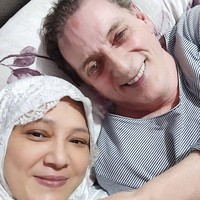 Setelah memutuskan untuk mengakhiri pernikahannya dengan Mark Sungkar, Fenny Bauty kembali menikah lagi dengan pria bule bernama Khalid Schumater. Fenny menikah lagi di usia 49 tahun dan hidup bersama sang suami barunya di Belanda. Foto: Instagram/@fenny.bauty