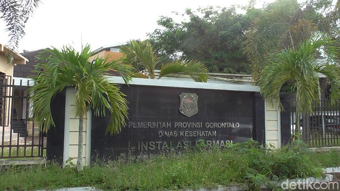 Pemprov Gorontalo akan menerima 9.760 dosis vaksin COVID-19. Pemprov Gorontalo mengecek kesiapan lokasi penyimpanan vaksin di Instalasi Farmasi Dinkes Gorontalo (Ajis Khalid/detikcom)