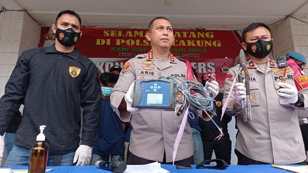 Polisi merilis pencurian bagian pipa gas di Cakung Barat, Jaktim.