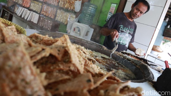 Pengusaha goreng tempe di Bandung belum naikan harga