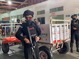 Polda Sulut Kerahkan Brimob untuk Jaga 15 Ribu Dosis Vaksin Corona