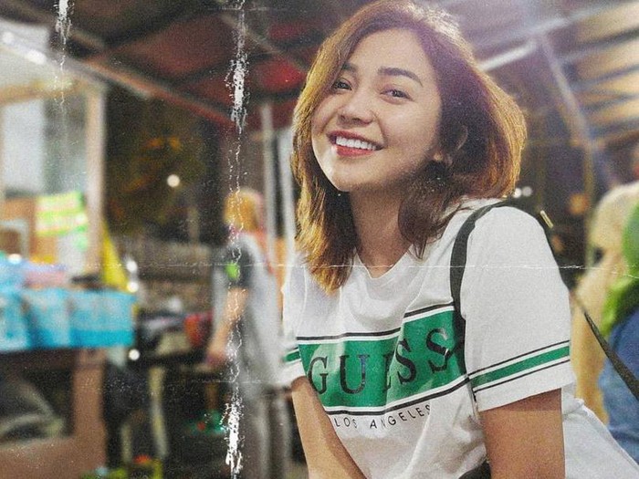 Chacha Sherly meninggal dunia dalam kecelakaan beruntun di Semarang.