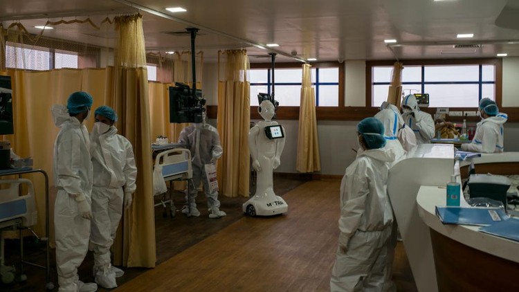 NEW DELHI, INDIA - DECEMBER 05: A robot used to assist Covid-19 patients is seen in an elevator on December 5, 2020 in New Delhi, India. The 