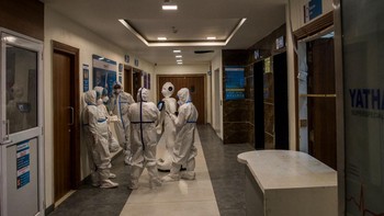 Rumah Sakit Yatharth di kota Noida, India utara, telah mengerahkan dua robot Mitra. Satu ditempatkan di pintu masuk untuk melakukan screening pasien dari gejala virus corona, satu lagi ada di ICU.  