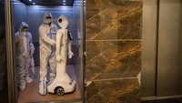 NEW DELHI, INDIA - DECEMBER 05: A robot used to assist Covid-19 patients is seen in an elevator on December 5, 2020 in New Delhi, India. The 