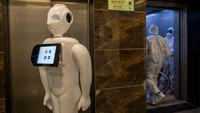 NEW DELHI, INDIA - DECEMBER 05: A robot used to assist Covid-19 patients is seen in an elevator on December 5, 2020 in New Delhi, India. The 