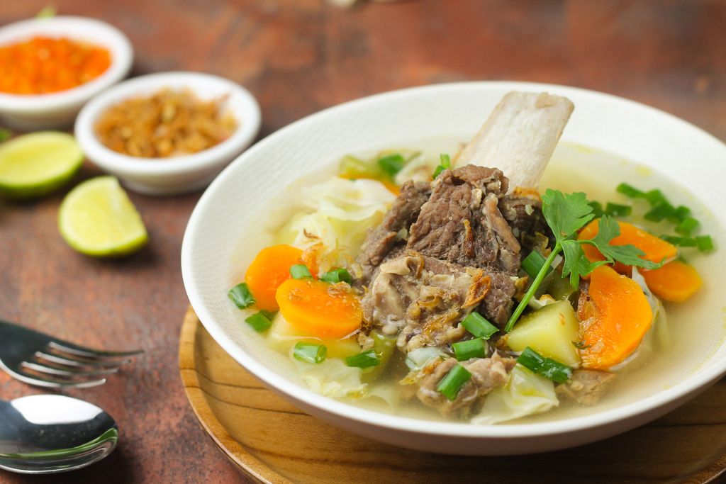Sop Iga Sapi Bening Khas Betawi