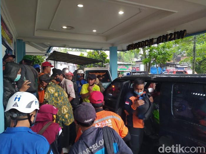 Suasana tempat evakuasi akhir (TEA) pengungsian Merapi Desa Banyurojo, Kecamatan Mertoyudan, Kabupaten Magelang, Selasa (5/1/2020).