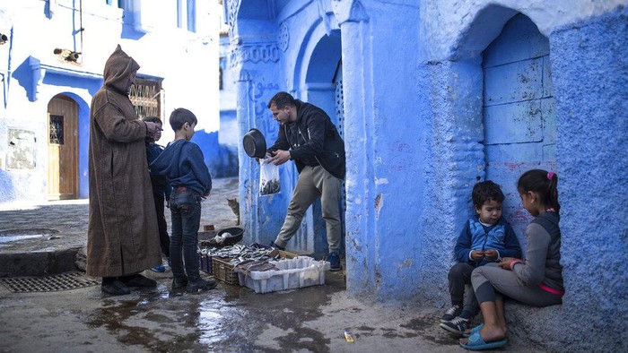 Saat Corona melanda Maroko, kota Chefchaouen jadi salah satu kota yang tak daftarkan kasus COVID-19. Guna cegah Corona, kota itu tutup akses dengan dunia luar.