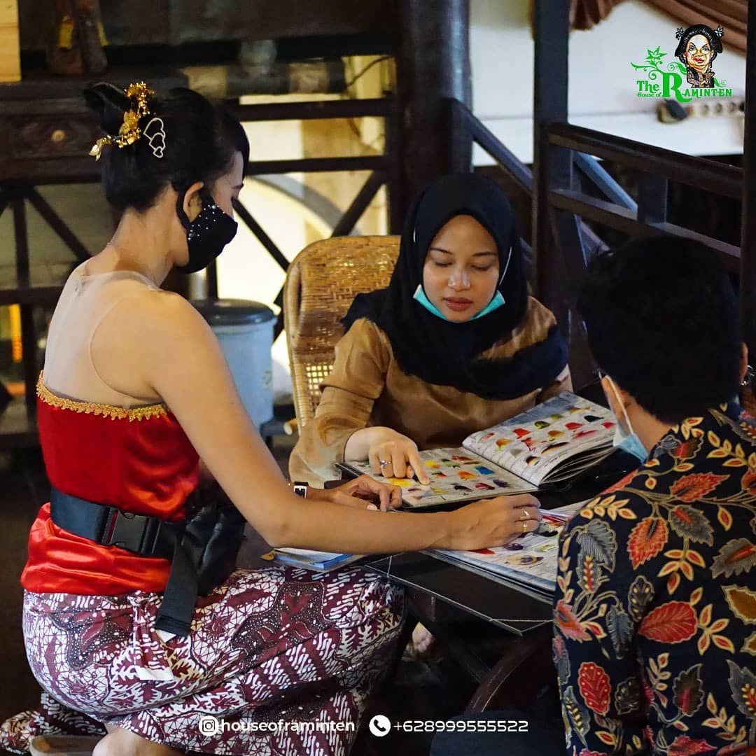 Restoran di Yogyakarta yang Pelayannya Totalitas Pakai Baju Adat Jawa