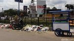 Tumpukan Sampah di Pekanbaru Keluarkan Bau Busuk