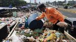 Tumpukan Sampah di Pekanbaru Keluarkan Bau Busuk
