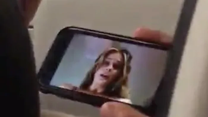 Viral di Tiktok Penumpang Pesawat Nonton Video Hot