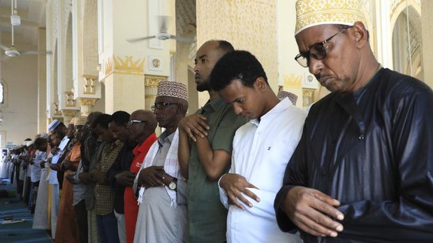 Somali men without facemasks pray at the Isbaheysiga Mosque in Mogadishu, Somalia on Friday Dec. 4, 2020. As richer countries race to distribute COVID-19 vaccines, Somalia remains the rare place where much of the population hasn't taken the coronavirus seriously. Some fear that’s proven to be deadlier than anyone knows. (AP Photo/Farah Abdi Warsameh)