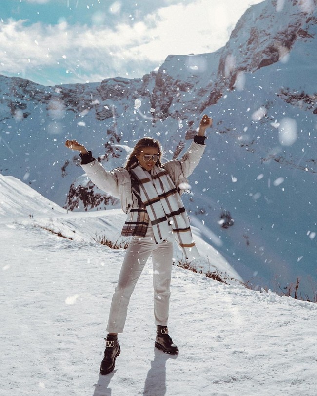 Selain menjadi bintang Instagram, Yana diketahui berprofesi sebagai fotografer dan model. Penghasilan wanita 27 tahun itu mencapai US$ 1,5 juta atau sekitar Rp 20 miliar. Foto: Instagram