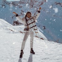 Selain menjadi bintang Instagram, Yana diketahui berprofesi sebagai fotografer dan model. Penghasilan wanita 27 tahun itu mencapai US$ 1,5 juta atau sekitar Rp 20 miliar. Foto: Instagram