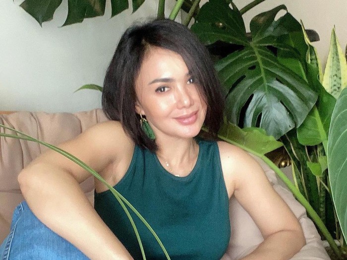 Yuni Shara yang tampak awet muda