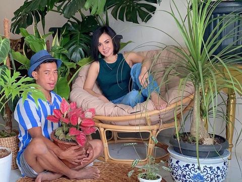 Yuni Shara yang tampak awet muda