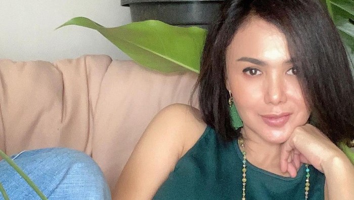 Yuni Shara yang tampak awet muda