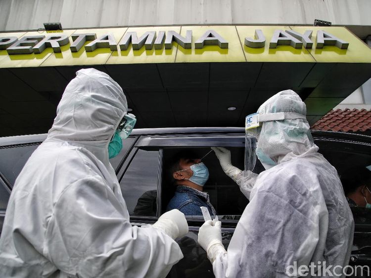 Antrean Swab Test Masih Tinggi di Tengah Persiapan Vaksin