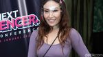 Ayu Dewi Makin Seksi hingga Pamer Perut