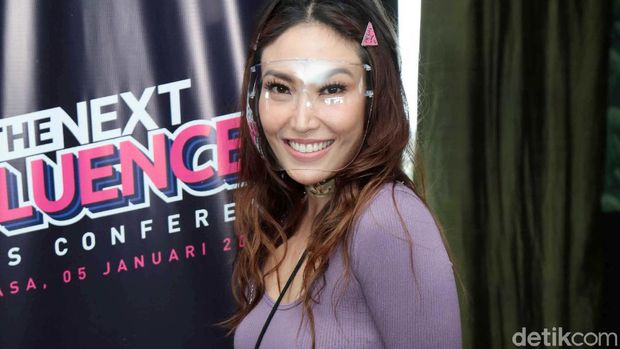 Ayu Dewi saat ditemui di kawasan Antasari.