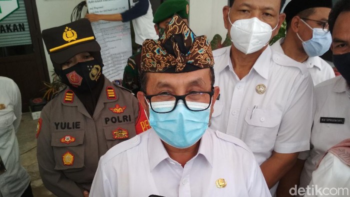 Bupati Cirebon Imron Rosyadi