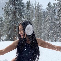 Sangat dingin di sana, tapi aku mengatur agar tetap menyenangkan. Jadi aku akhirnya mengabaikan dingin di beberapa momen, ungkapnya, seperti dikutip dari Daily Star.  Foto: Instagram