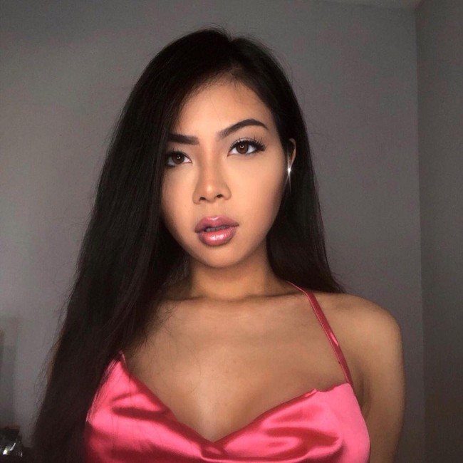 Aku saat ini adalah web developer tetap dan melakukan pekerjaan sampingan sebagai model. Playboy selalu memberikan skedul yang fleksibel, jelas Christine, seperti dikutip Today Headline.  Foto: Instagram