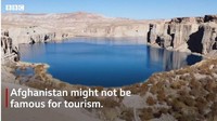 Binksy memperlihatkan lanskap alam yang begitu cantik dari Afghanistan. Potret perkotaan, pedesaan, pedagang kaki lima juga keramahan warga lokal tak luput dari mata kameranya. Kekerasan di Afghanistan meningkat dalam beberapa waktu ke belakang. Selama berkeliling, Binksy selalu memakai penutup kepala dan berpakaian bak warga lokal.