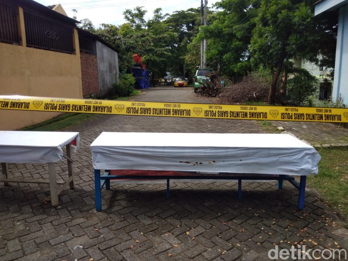 Dua terduga teroris di Makassar ditembak mati Densus 88 Antiteror Polri karena melakukan perlawanan (Hermawan Mappiwali/detikcom)