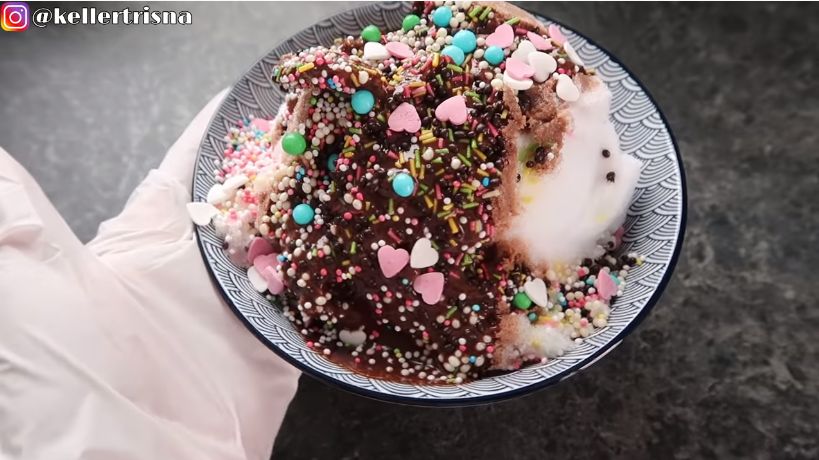 Wanita di Jerman Bikin Es Kepal Milo Pakai Salju, Apa Aman Dimakan?