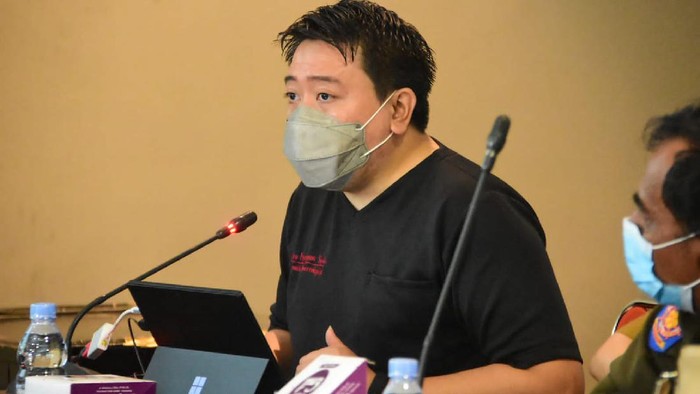 Fitra Hergyana, Jubir Satgas Percepatan Penanganan Corona Karawang.