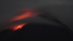 Penampakan Lava Pijar yang Dimuntahkan Gunung Merapi