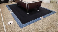 Katanya ada area kolam renang, tapi kok jadi tempat bermain biliar?  (dok Bored Panda)