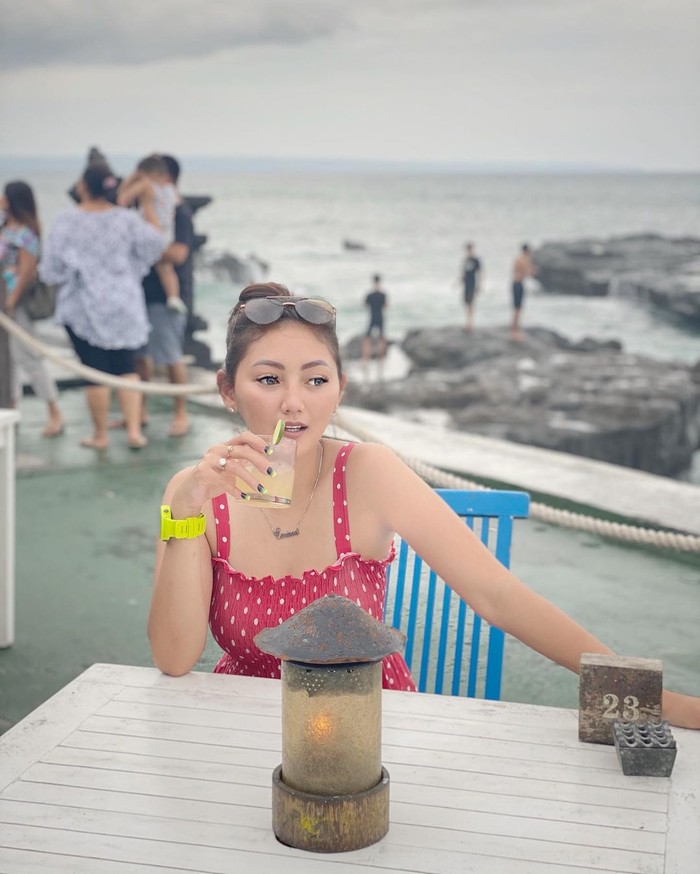 Ini Sassha Carissa, Model Seksi yang Hobi Ngemil Rujak dan Pastel Ini Sassha Carissa, Model Seksi yang Hobi Ngemil Rujak dan Pastel