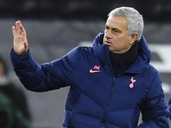 Di nomor 3 ada Jose Mourinho. Manajernya Tottenham Hotspur ini sama seperti Klopp, dibayar sebesar 19,9 juta USD atau setara Rp 287 miliar per tahun (AP/Glyn Kirk)