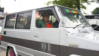 Rupanya mobil buatan Jepang yang dikenal dengan sebutan Kijang Doyok itu memiliki kenangan tersendiri bagi Uu.Kepada detikcom, Uu mengaku mobil tersebut merupakan mobil pertama milik kakeknya Almarhum KH. Choer Affandy, pendiri Pesantren Miftahul Huda, Manonjaya Tasikmalaya. Foto: Instagram @ruzhanul