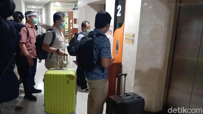 kpk menggeledah balai kota batu