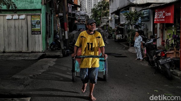 Melihat Kehidupan Perkampungan di Sekitar RSD Wisma Atlet